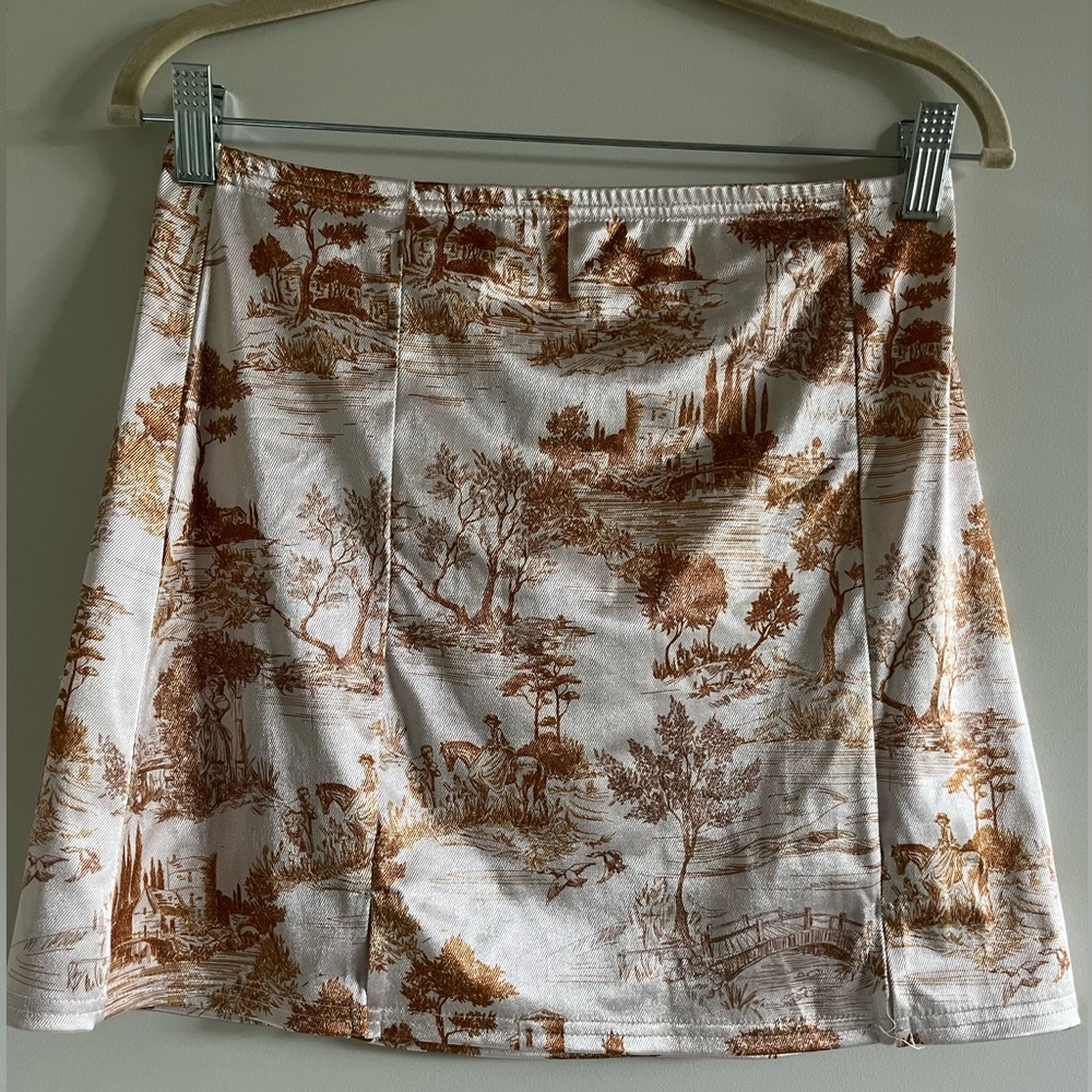 Urban outfitters white and gold print satin skirt size medium